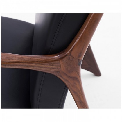 Single chair with leather cushion